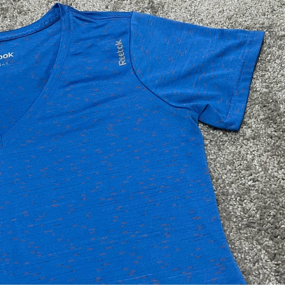 Reebok size medium women’s short sleeve athletic top - Picture 7 of 7